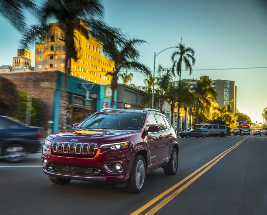  Jeep Cherokee Overland (KL) 2018 года  (NA) (фото 3 из 33)